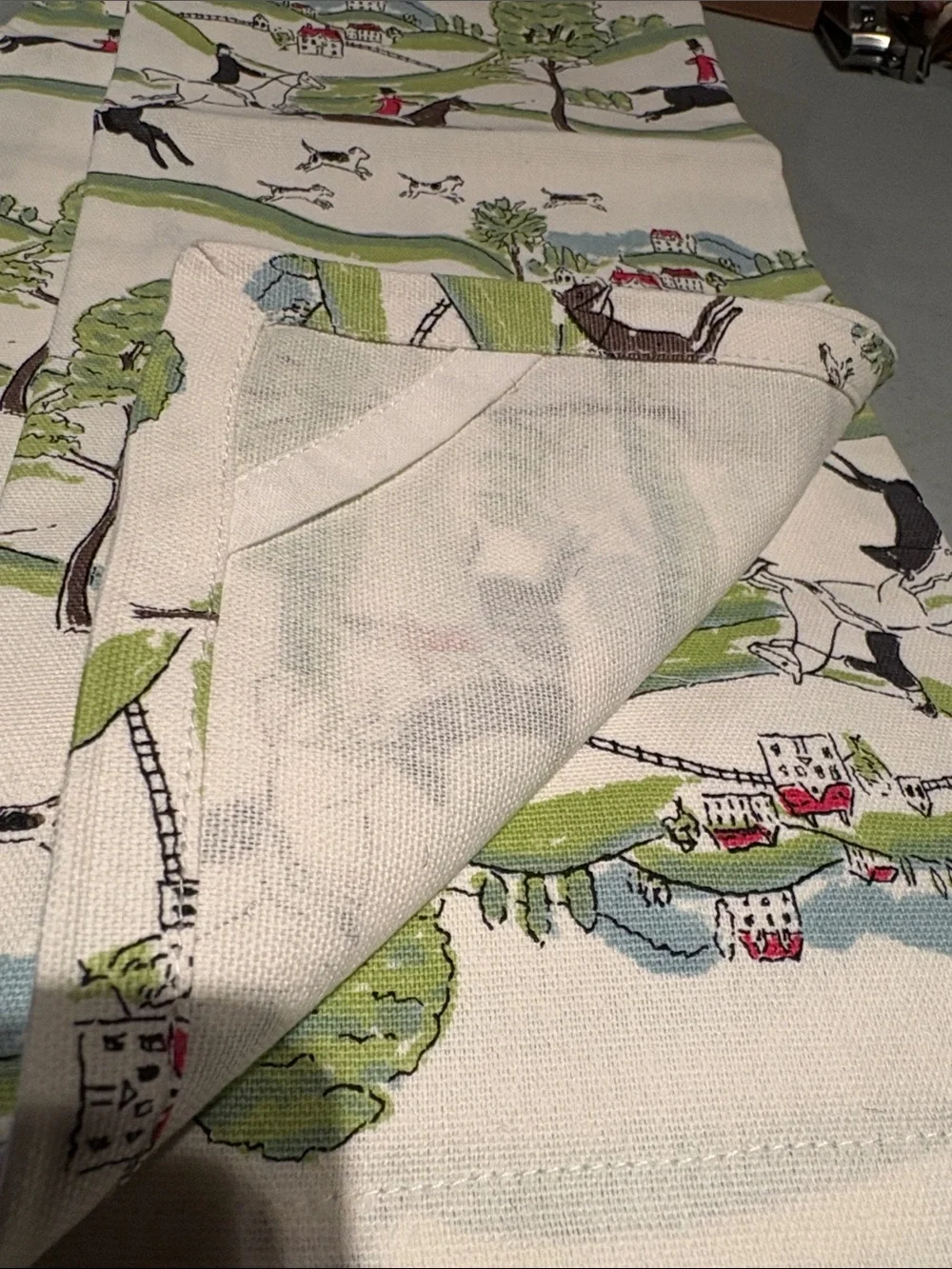 Set of Pomegranate Tea Towels– Hunt Scene NWT